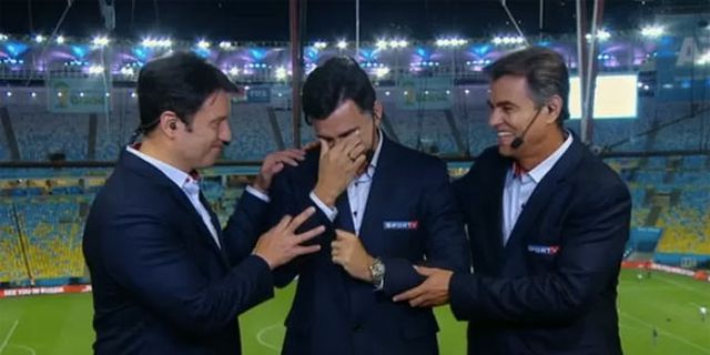 Piala Dunia Sukses, Presenter TV Brasil Berurai Air Mata Piala Dunia Sukses, Presenter TV Brasil Berurai Air Mata
