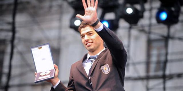 Suarez Tiba di Barcelona Suarez Tiba di Barcelona