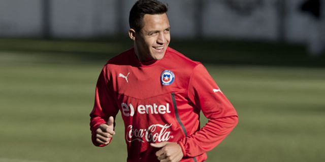 Walcott Tak Sabar Main Bareng Alexis Sanchez