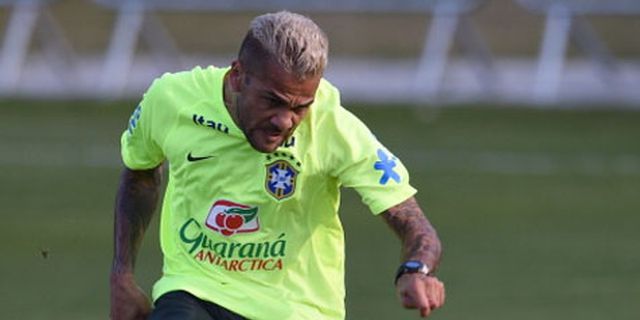 Alves: Saya Akan Temui Enrique 