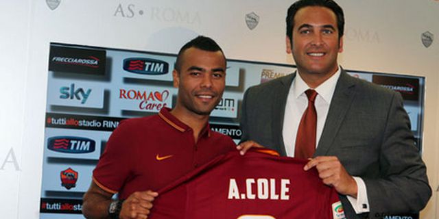 Galeri: Roma Presentasikan Ashley Cole Galeri: Roma Presentasikan Ashley Cole