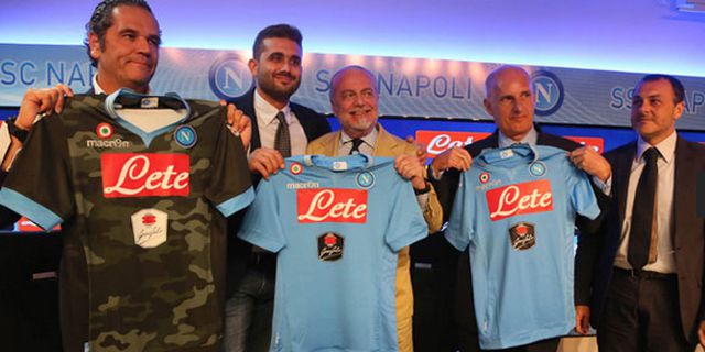 Galeri: Sponsor Baru di Jersey Napoli