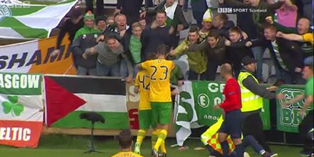 Video: Bernafsu Rayakan Gol, Suporter Celtic Terjungkal Menyakitkan Video: Bernafsu Rayakan Gol, Suporter Celtic Terjungkal Menyakitkan