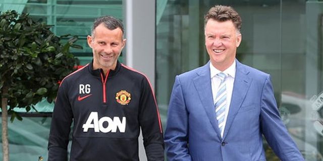 'Bersama Man United, Van Gaal Tak Boleh Incar Empat Besar'