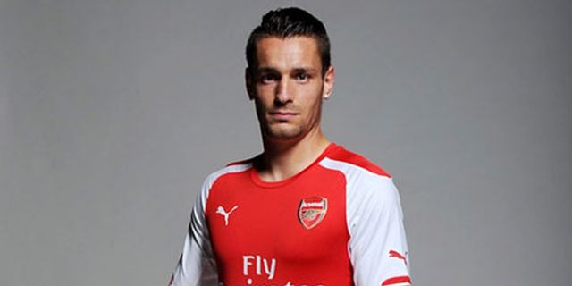 Arsenal Resmi Rekrut Debuchy