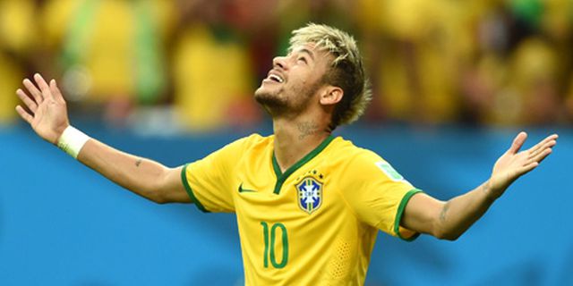 Makan Malam Bareng Bruna, Neymar Disergap Fans 