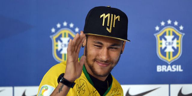 Musim Panas, Neymar Makin Lengket Dengan Buah Hati 