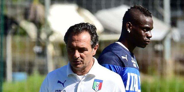 Prandelli: Balotelli Hidup di Dunianya Sendiri 