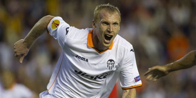 Enggan Bayar Tunai, Transfer Mathieu ke Barca Masih Alot 