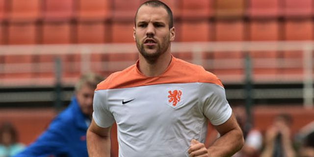 Lambert: Ron Vlaar Tak Dijual!