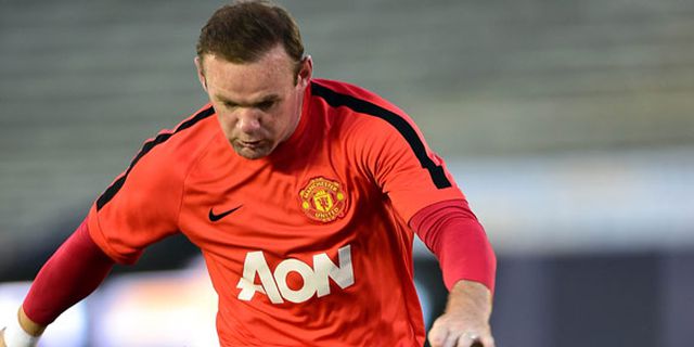 Sukses Lakukan Instruksi, Rooney Dapat Pelukan Dari van Gaal