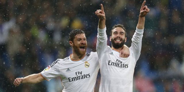 Video: Xabi dan Carvajal Adu Cepat Berenang, Siapa Menang?