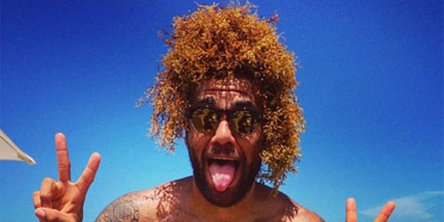 Dani Alves Ikuti Gaya 'Gila' Pepe 