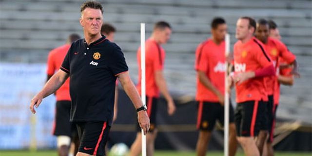 Van Gaal: United Tak Maksimal Karena Ketinggian