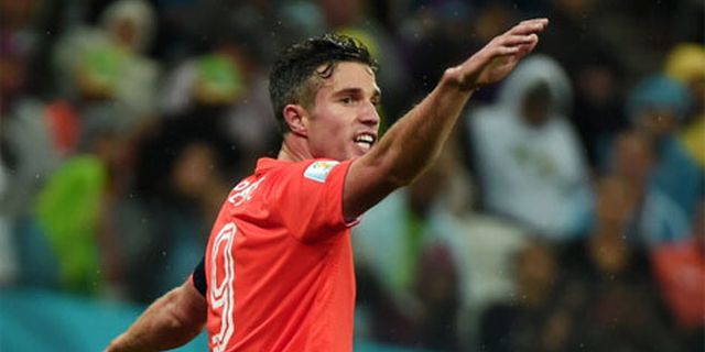 Foto Bareng Van Persie, Pegawai Ini Hampir Dipecat Foto Bareng Van Persie, Pegawai Ini Hampir Dipecat