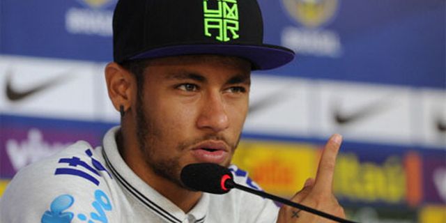 Perlindungan Ekstra, Neymar Kenakan Korset Khusus Perlindungan Ekstra, Neymar Kenakan Korset Khusus