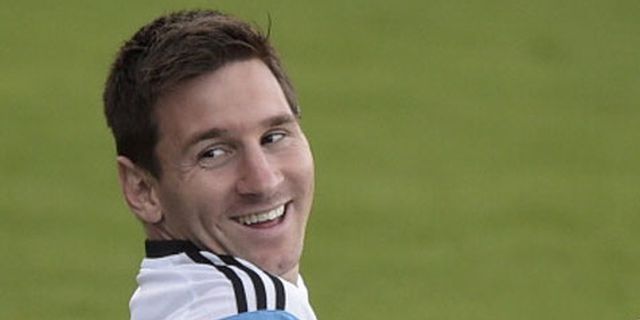 Antonella Dibonceng Messi Tumpangi Jet Ski 