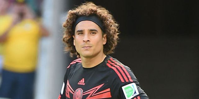 Malaga Resmi Dapatkan Guillermo Ochoa