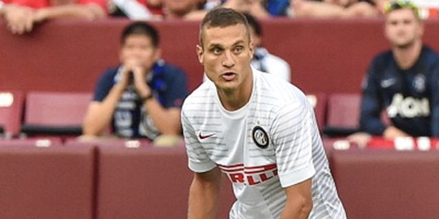 Buat Gol Perdana, Mazzarri Sebut Vidic Bek Berkelas 