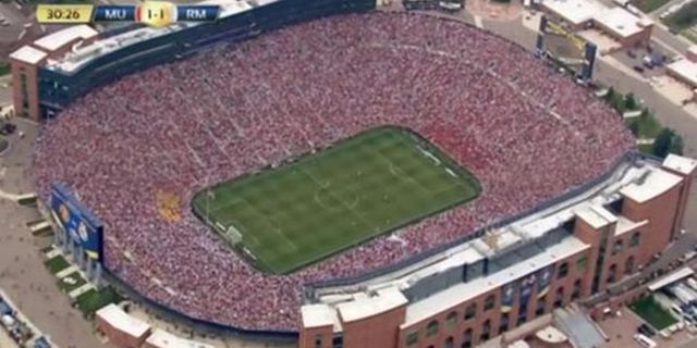 100 Ribu Lebih Saksikan Langsung MU vs Real Madrid 100 Ribu Lebih Saksikan Langsung MU vs Real Madrid