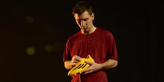 Adidas Rilis Sepatu Emas Untuk Messi