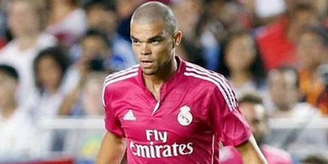 Panaskan El Clasico, Pepe Tirukan Gigitan Suarez
