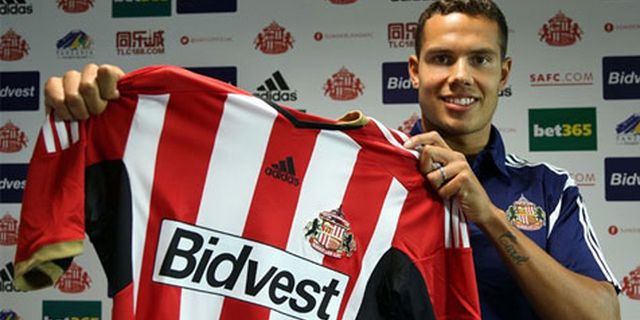 Sunderland Resmi Rekrut Gelandang Manchester City