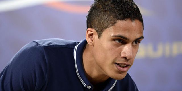 Miranda Lepas, Mourinho Kembali Rayu Varane 