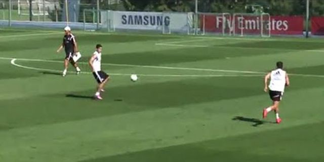 Video: James & Ronaldo, Akrab di Latihan Perdana 
