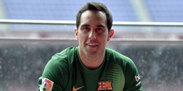 Debut Barca Berakhir Pahit, Bravo Dihibur Sang Istri