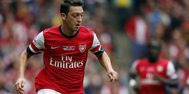 Ozil Tak Sabar Bela Arsenal Hadapi Besiktas