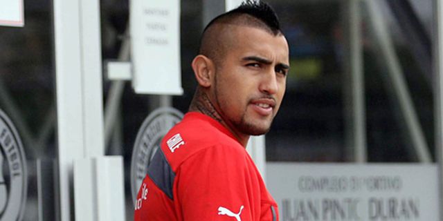 Ke London, Agen Vidal Bahas Transfer ke United?