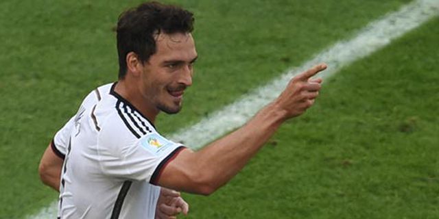 Lego Vermaelen, Arsenal Pede Ikut Uber Hummels