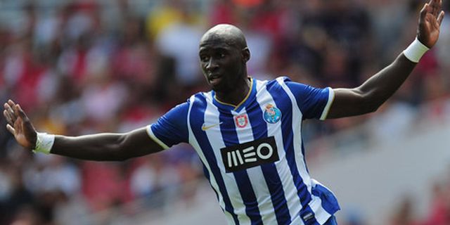 Mangala Gabung Manchester City Demi Trofi