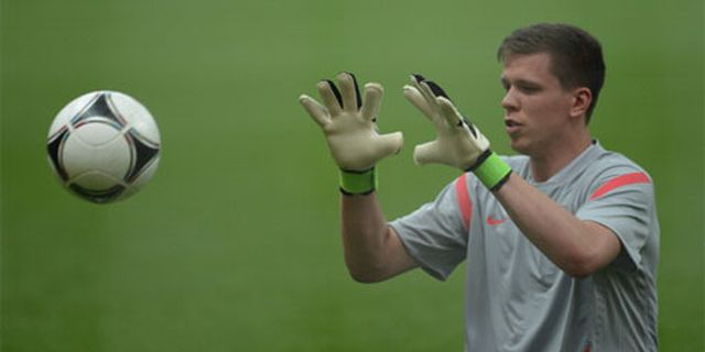 Szczesny Harap Bisa Bersanding dengan Trofi Premier League 