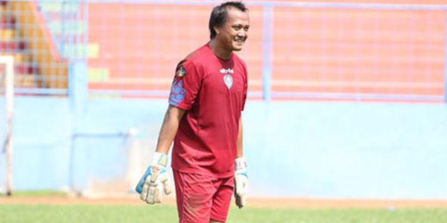 Penjaga Gawang Arema Alami Kecelakaan Lalu Lintas