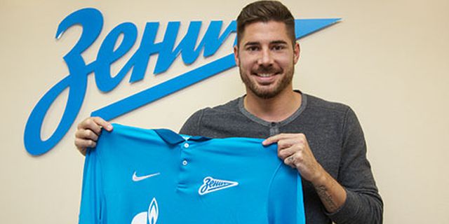 Man City Resmi Lepas Javi Garcia ke Zenit