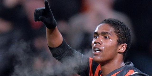 Lucescu: Douglas Costa Lebih Kuat Ketimbang James Rodriguez