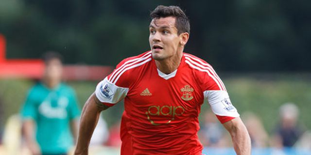 Disamakan Carragher, Lovren Merasa Terhormat 