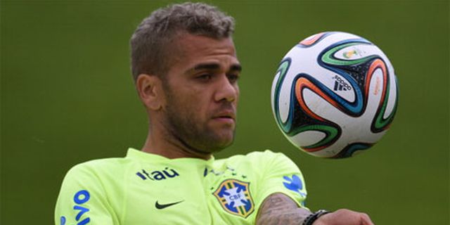 Agen: Dani Alves Bertahan di Barca