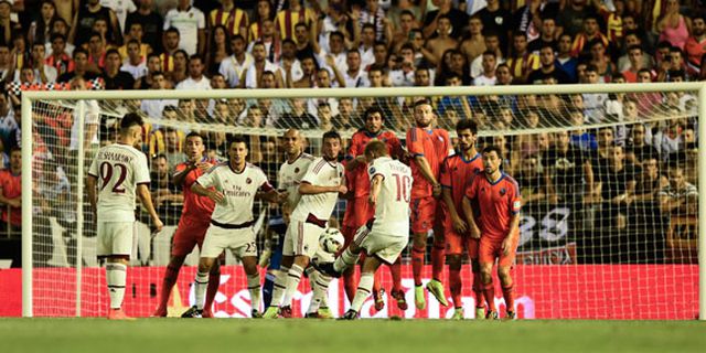 Highlights Friendly: Valencia 2-1 AC Milan Highlights Friendly: Valencia 2-1 AC Milan