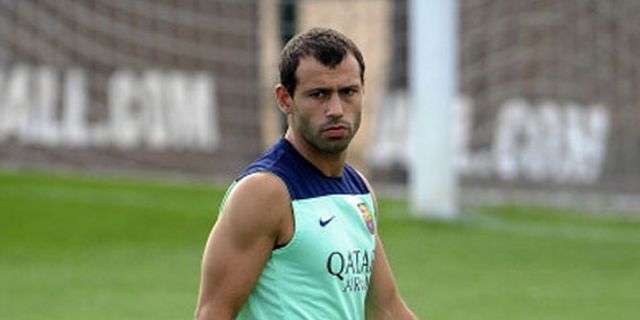 Enrique Beri Ruang di Tengah untuk Mascherano Enrique Beri Ruang di Tengah untuk Mascherano