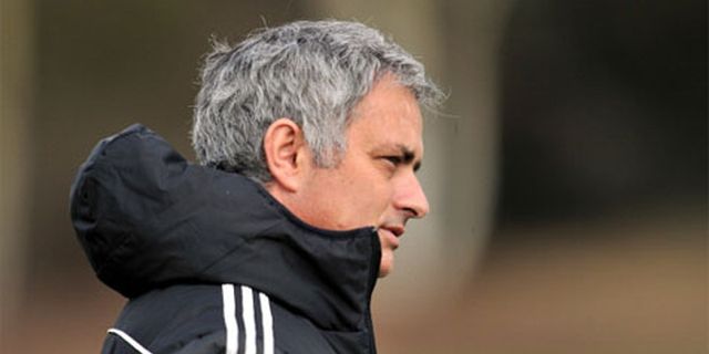 Mourinho Ingin Cech Ngotot Rebut Tempat Courtois
