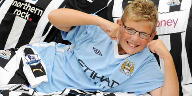 Beralih Jadi Fans Man City, Bocah Ini Jual Murah Koleksi Jersey Newcastle Beralih Jadi Fans Man City, Bocah Ini Jual Murah Koleksi Jersey Newcastle