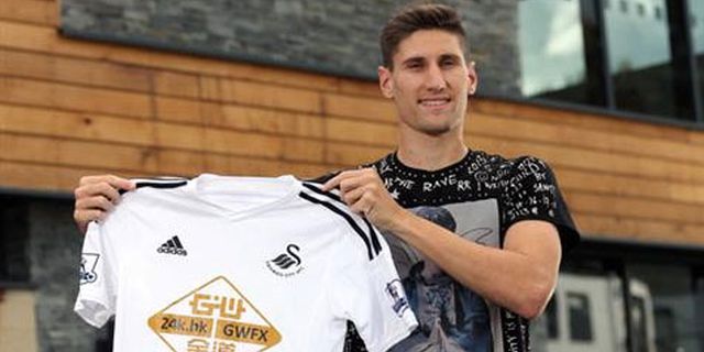 Swansea Resmi Dapatkan Bek Timnas Argentina