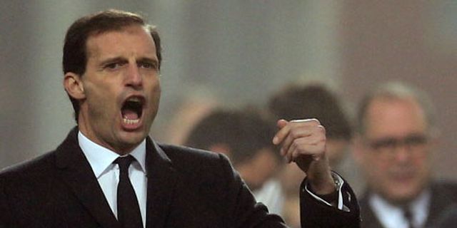 Allegri Senang Juventus Pertahankan Vidal