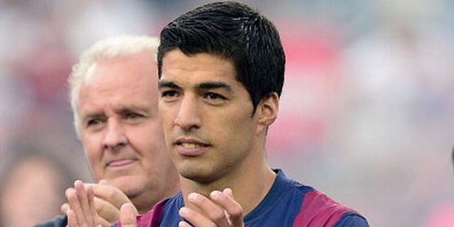 Alves Ungkap Alasan Barca Gaet Suarez 