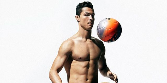 Hampir Bugil, CR7 Pamer Tubuh Atletis di Majalah Fitness Beken Hampir Bugil, CR7 Pamer Tubuh Atletis di Majalah Fitness Beken