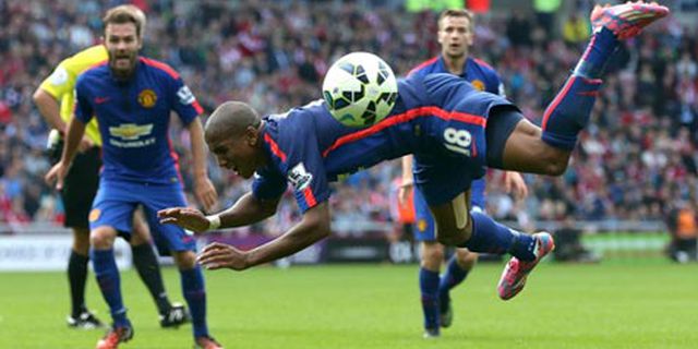 Van Gaal: Ashley Young Tidak Diving Van Gaal: Ashley Young Tidak Diving
