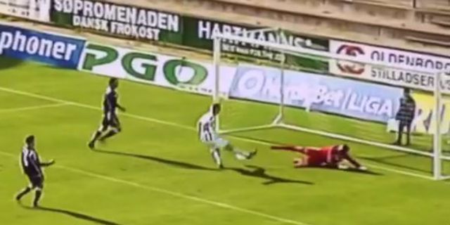 Jarak Satu Meter, Pemain Ini Gagal Cetak Gol